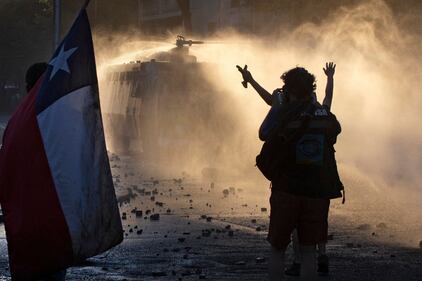Cile, continuano le proteste anti-governative a Santiago 4