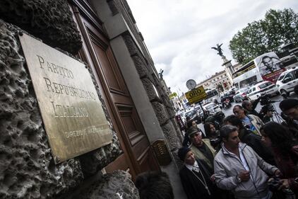 Andreotti, la folla sotto casa 7