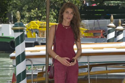 Mostra di Venezia, l'arrivo della madrina Elisa Sednaoui 23