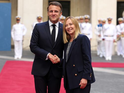 Meloni riceve Macron: "Impegno comune per un'Europa più sovrana, più forte e più prospera"