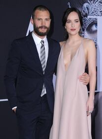 Dakota Johnson senza reggiseno per "50 Sfumature di Nero" 36