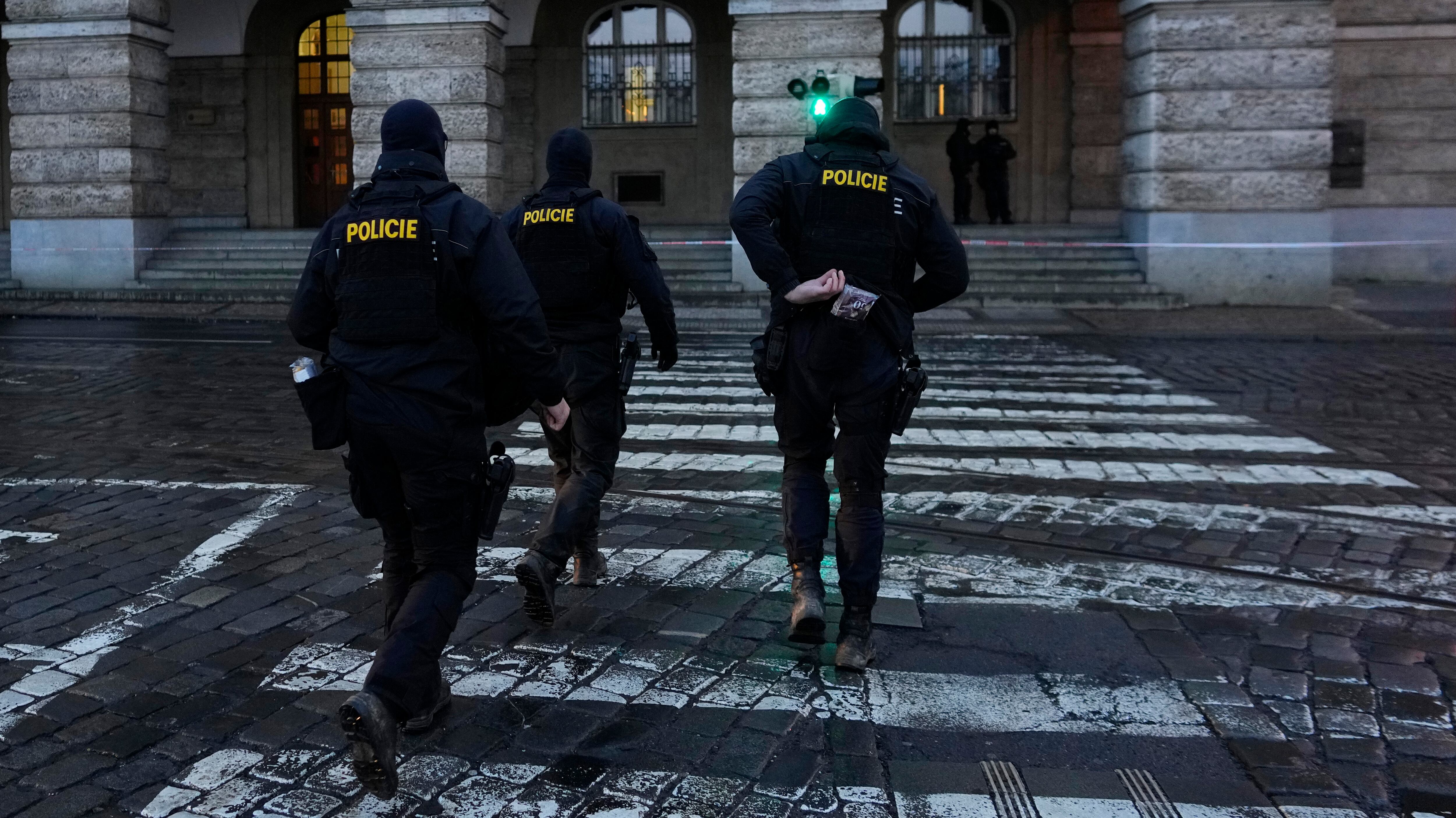 Praga, orrore senza fine: il killer dell'università aveva già ucciso un neonato