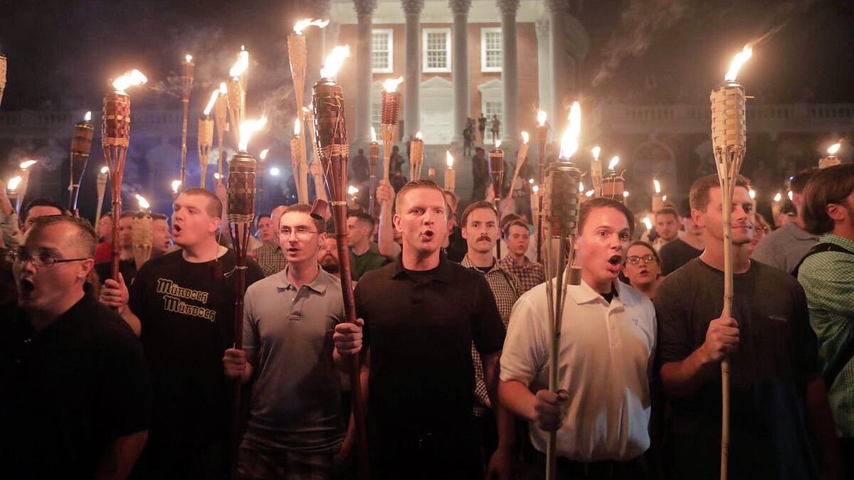 Charlottesville, sul web è caccia ai suprematisti bianchi: uno è già stato licenziato