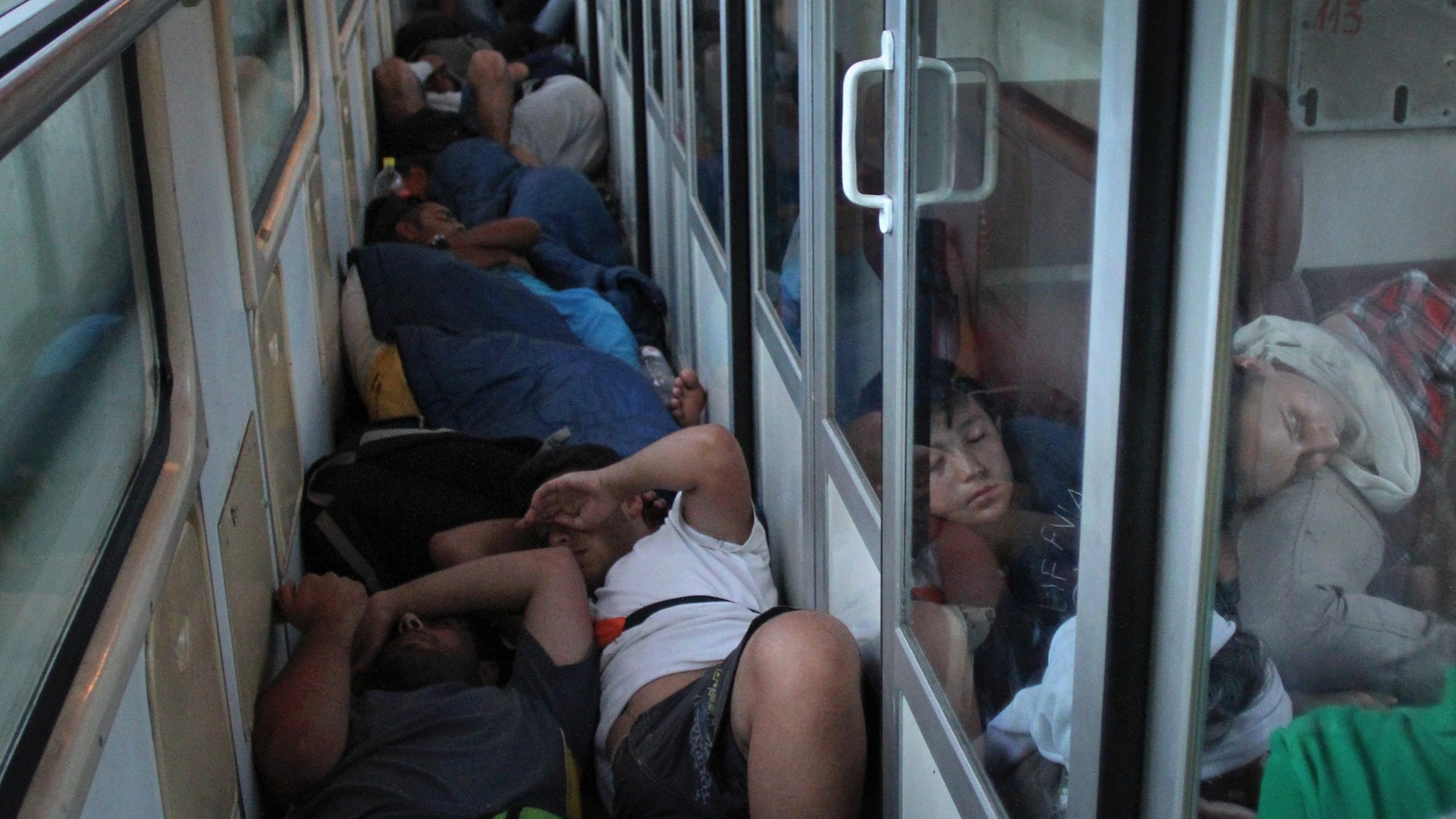 Immigrati chiusi nei vagoni: accuse all'Ungheria di Orban
