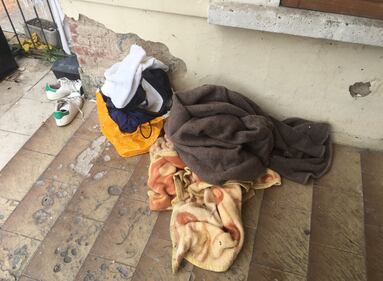 Biella, le foto dello stabile occupato dagli immigrati 7