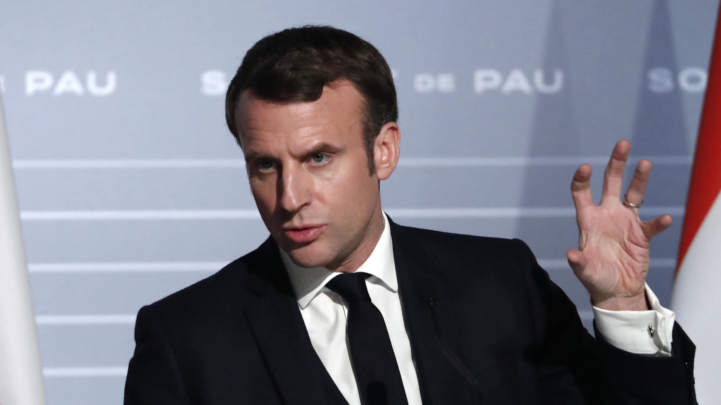 In Libia Macron gioca sporco: "Non vuol sbloccare il greggio"