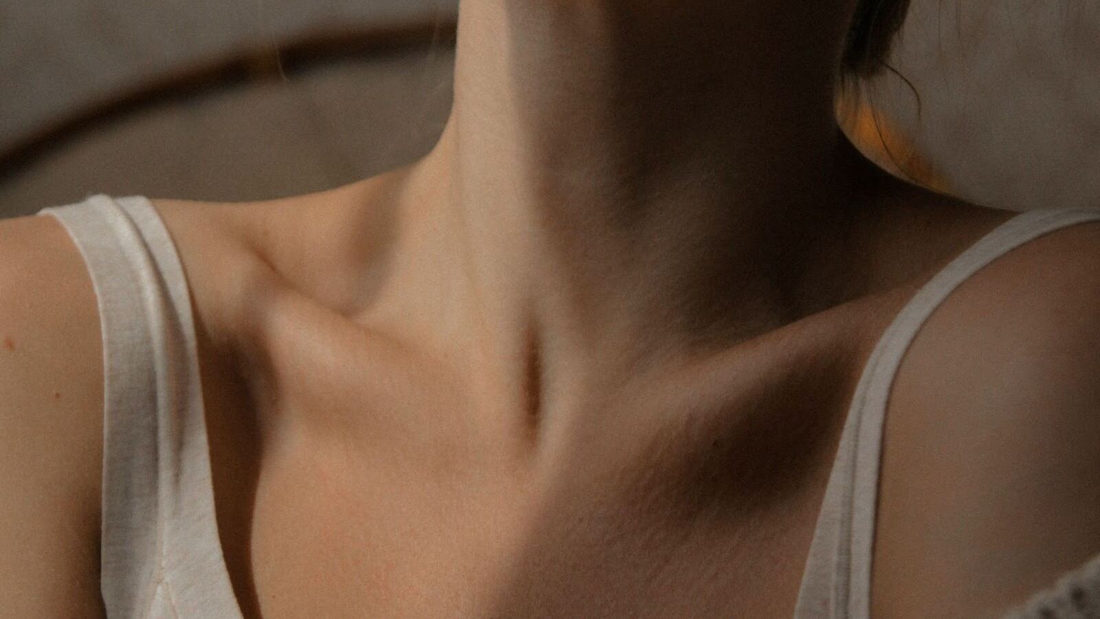 Come massaggiare il collo per un effetto anti-age a 50 anni
