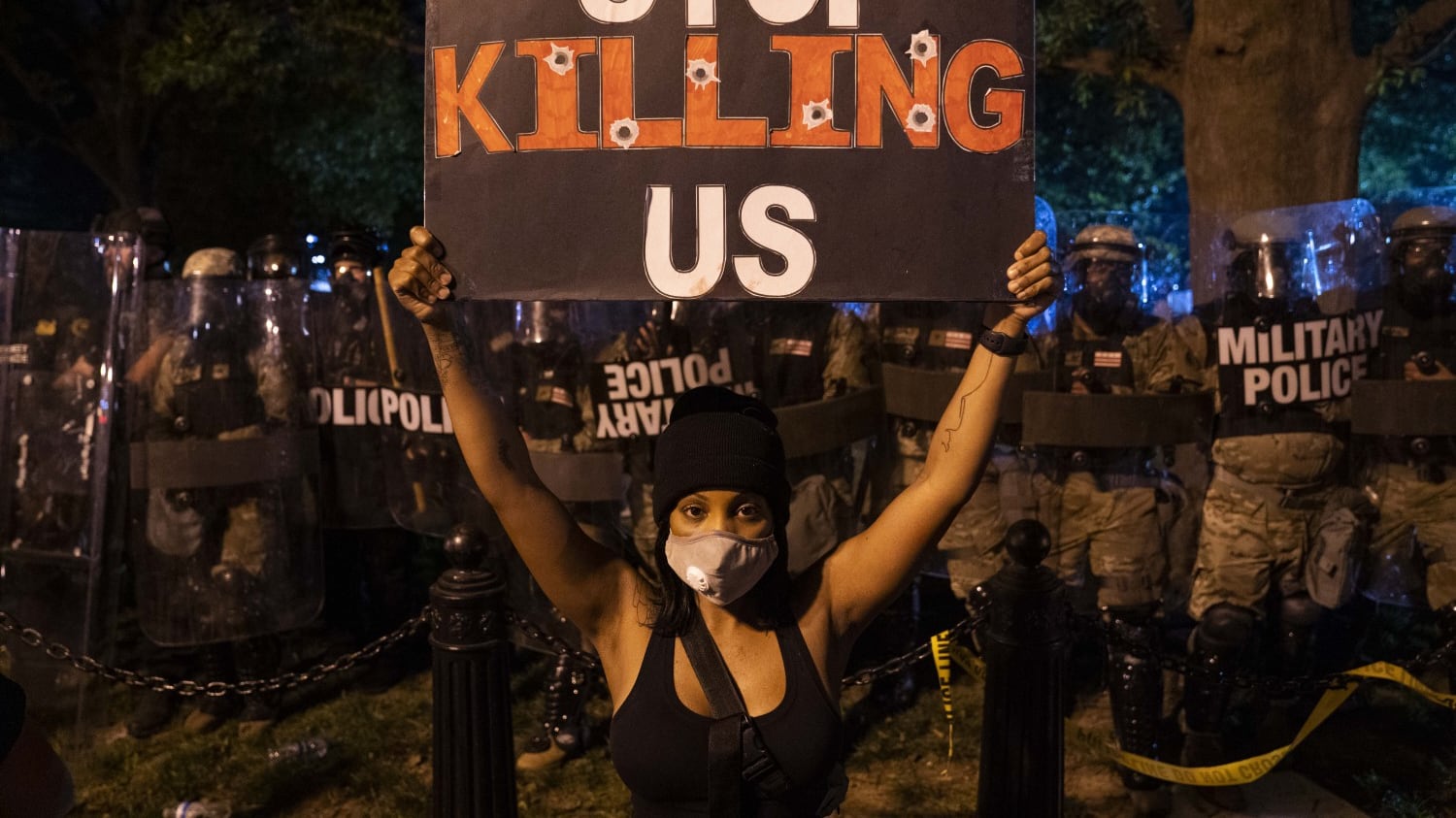 Guerriglia continua: altre vittime e feriti. Coprifuoco in 25 città. Linea dura di Trump: "Antifa terroristi"