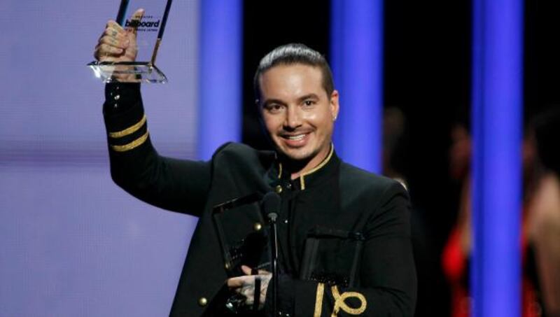 J Balvin, le foto del fenomeno latino stasera a Sanremo 2