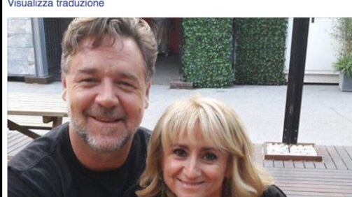"Luciana Littizzetto ha una storia con Russel Crowe". Ma lei smentisce