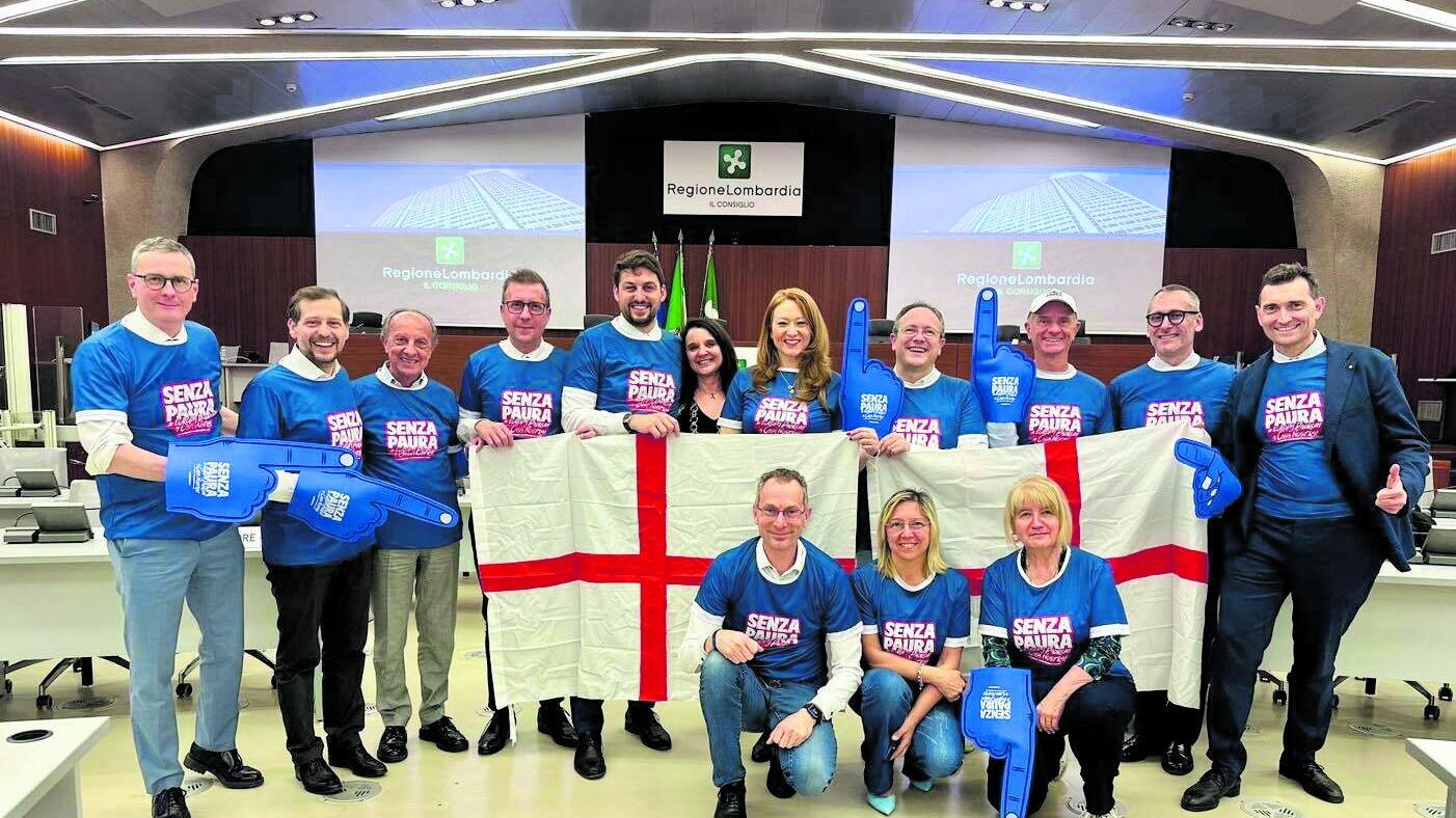 Il sit-in dell'azzurro con i "nuovi italiani". Il partito si dissocia