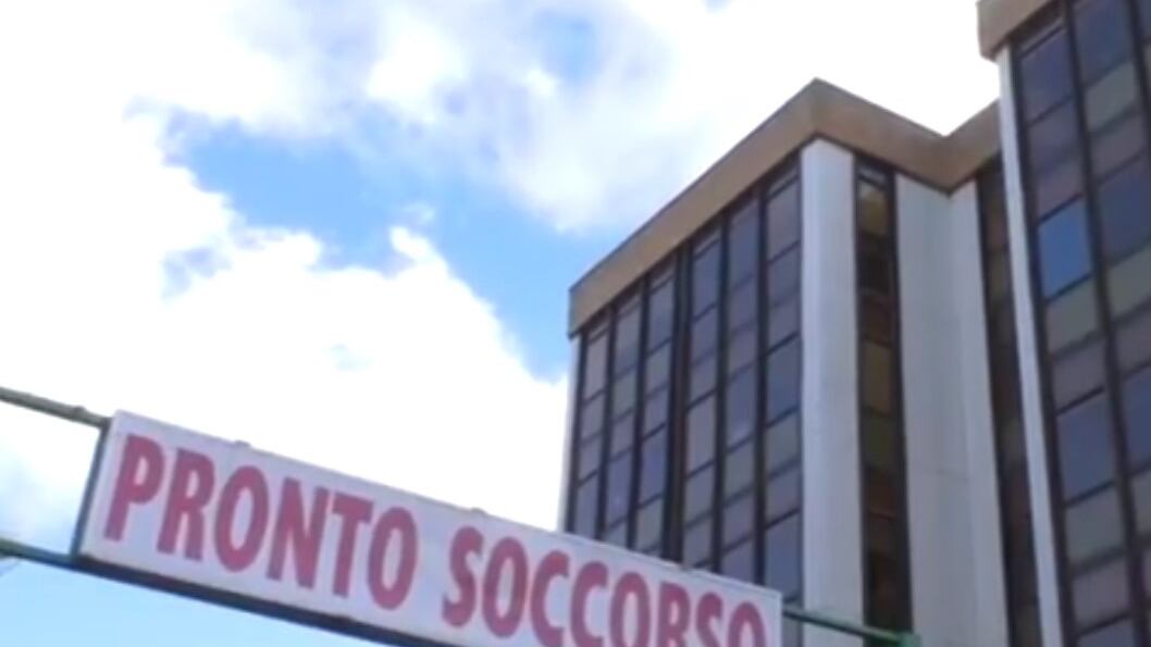 Nigeriano in mutande molesta una donna. Poi manda in ospedale due militari