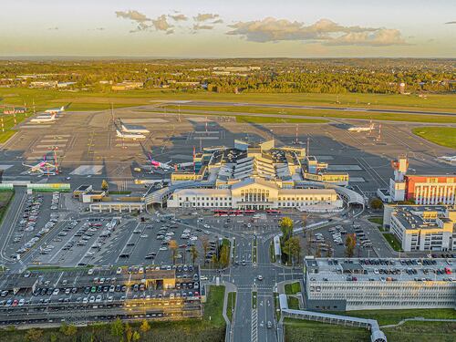 Palloni aerostatici per contrabbandare sigarette: chiuso l'aeroporto di Vilnius per interferenze