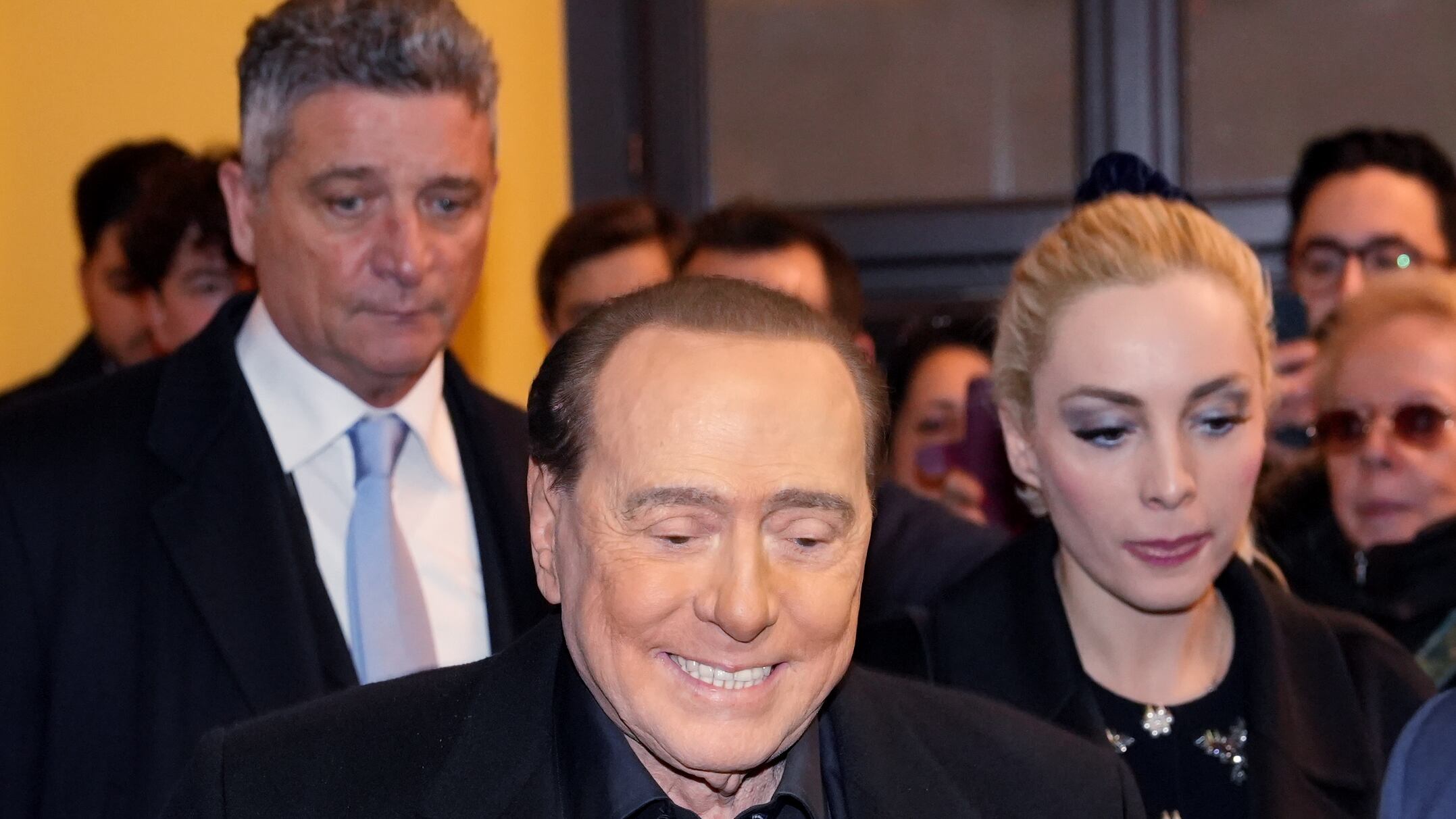 "Un calvario giudiziario". Il governo fa quadrato su Berlusconi