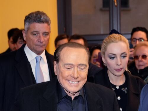 "Un calvario giudiziario". Il governo fa quadrato su Berlusconi