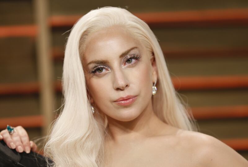 Lady Gaga per il terremoto: foto 30