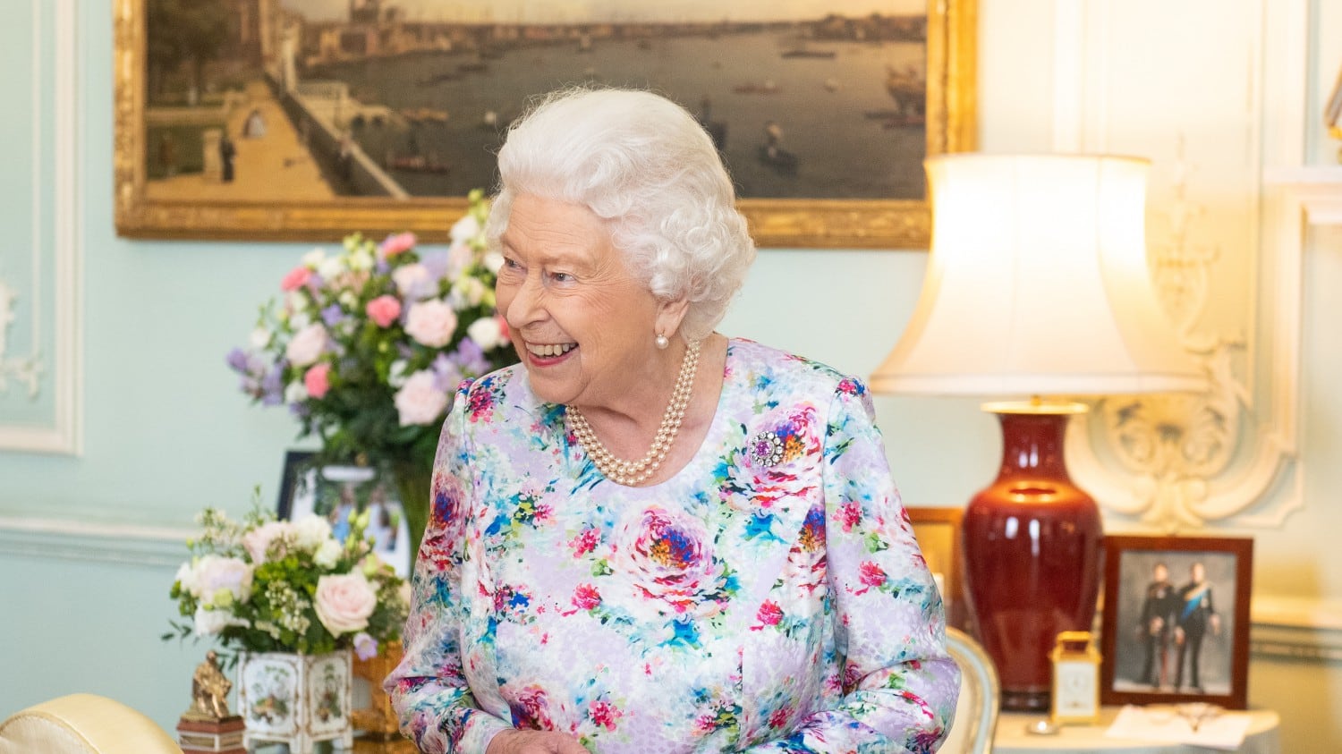 "Ha sofferto per essere cresciuta all’ombra della sorella". Un libro spiega il rapporto tra Margaret e la Regina Elisabetta