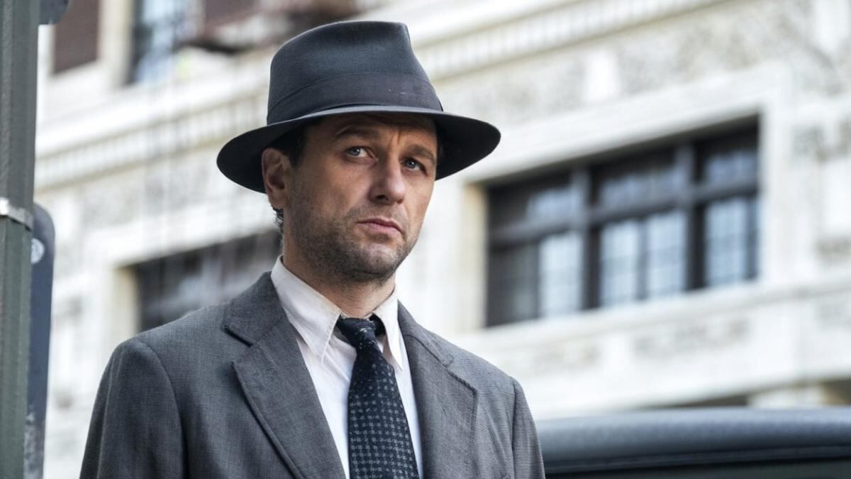 In arrivo la serie tv su Perry Mason: svela chi è l'uomo dietro al mito