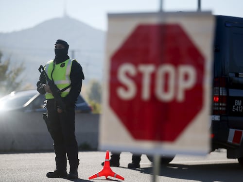 Terrorismo, il piano della Ue: schedati i passeggeri e il web