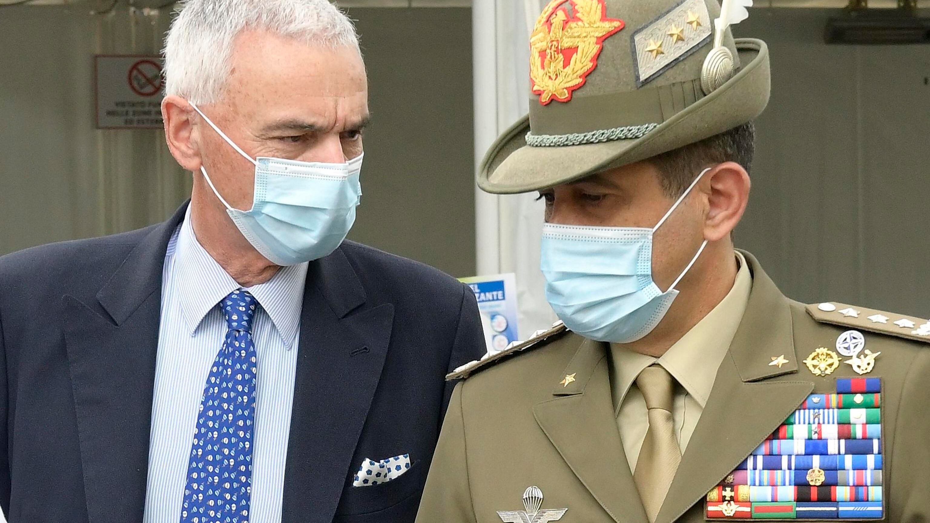 Virus, contagi ancora alti. Palù: "Il Covid è fuggito dal laboratorio cinese"