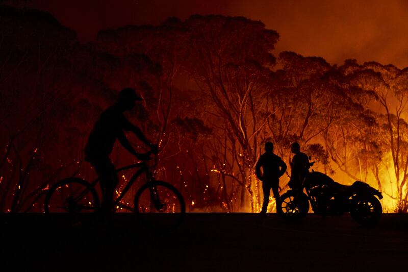 Incendi in Australia, il cielo si tinge di arancione 3