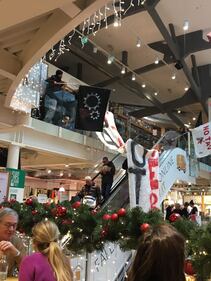 Le immagini del sit-in nel negozio Eataly di Milano 1