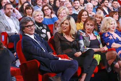 Paola Caruso, scollatura mozzafiato 17