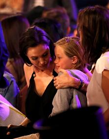 Angelina Jolie torna in pubblico dopo l'operazione 7