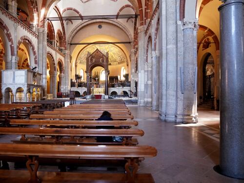 L’esorcismo contro la pandemia nella chiesa del Senese