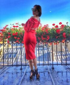 Naike Rivelli, topless e lato B in spiaggia 16