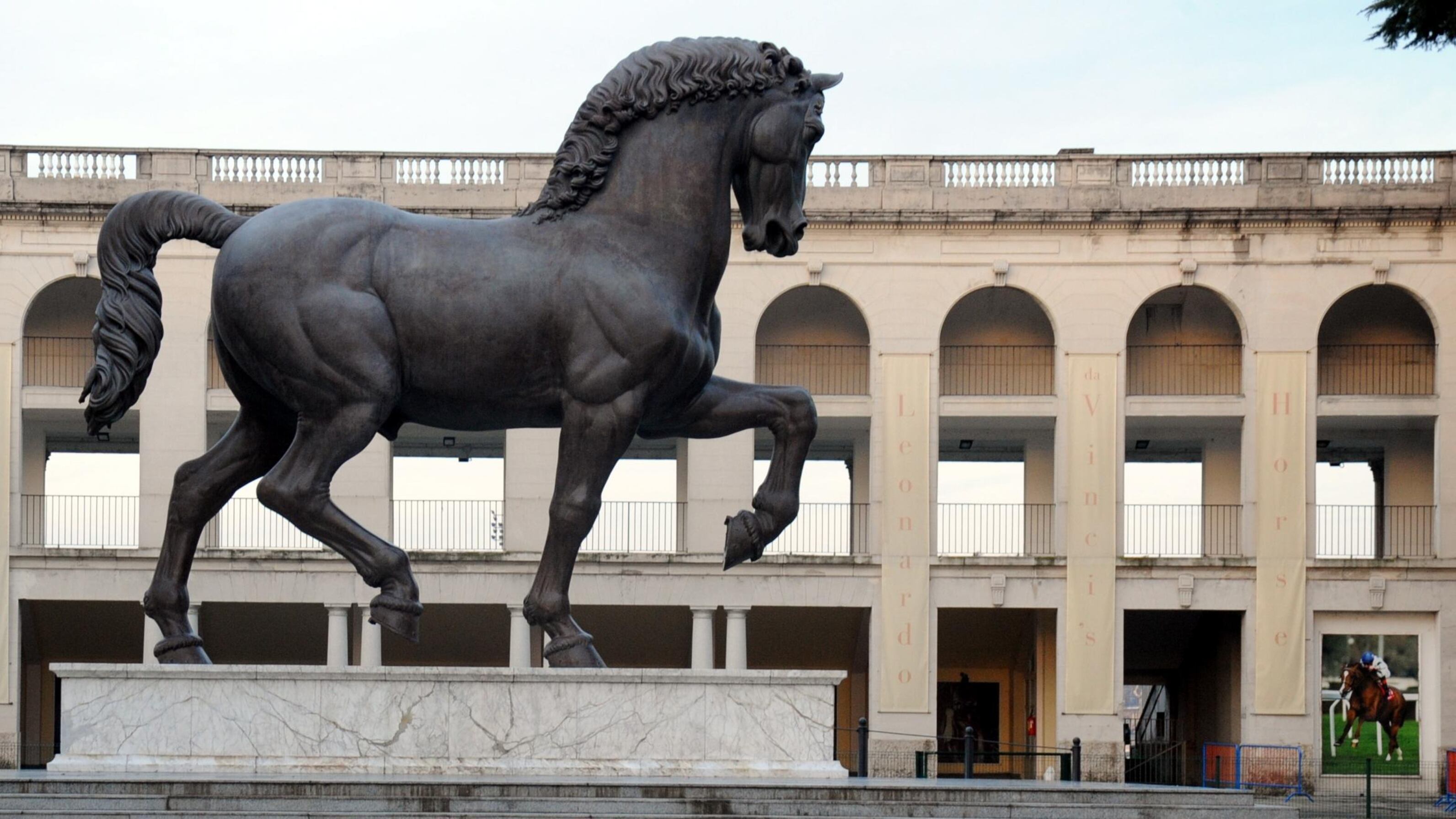 Trotta il cavallo di Leonardo E da San Siro va verso l'Expo