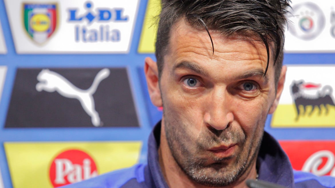 Dopo Monti, Buffon tifa Renzi e si schiera col sì al referendum