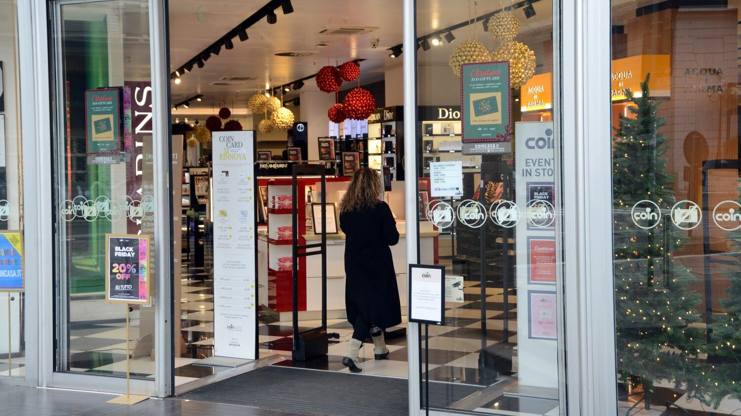 Consumi, la batosta del Covid: cos'è successo