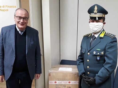 Le 10mila mascherine sequestrate donate all’ospedale Cotugno