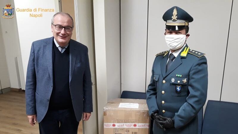 Le 10mila mascherine sequestrate donate all’ospedale Cotugno