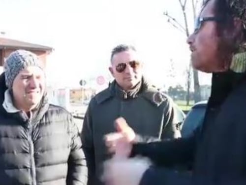 A Goro cacciarono gli immigrati. Ora ospitano famiglia italiana