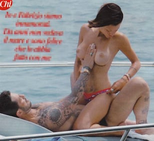 Silvia Provvedi, da Fabrizio Corona al nudo in piscina 36