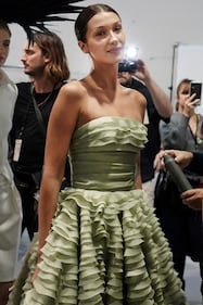 Bella Hadid sexy in passerella, foto 3