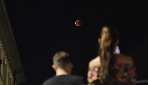 La Luna rossa più lunga del secolo 17