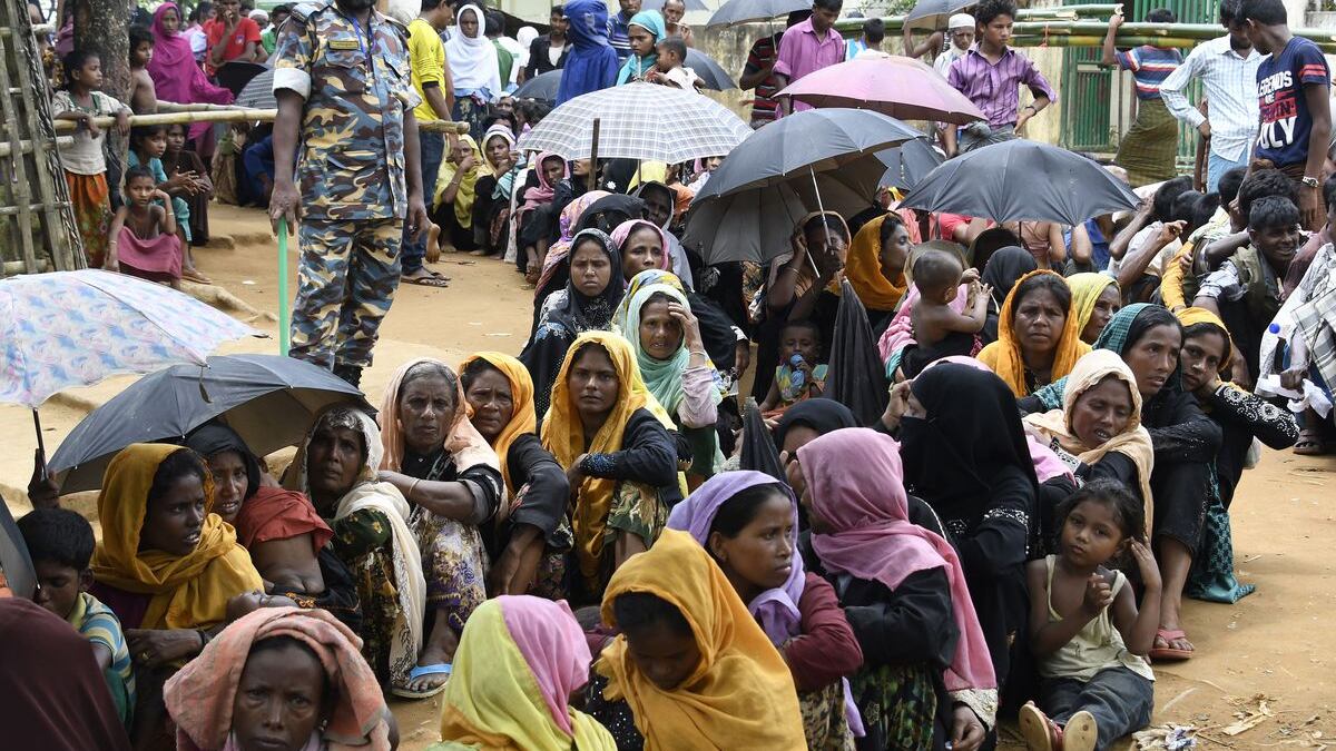Linea dura del Bangladesh contro i profughi Rohingya: trasferiti su un'isola remota