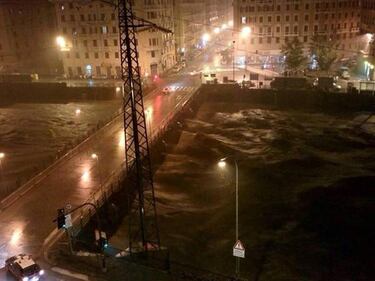 Alluvione a Genova: allagamenti, blackout, scuole chiuse 13