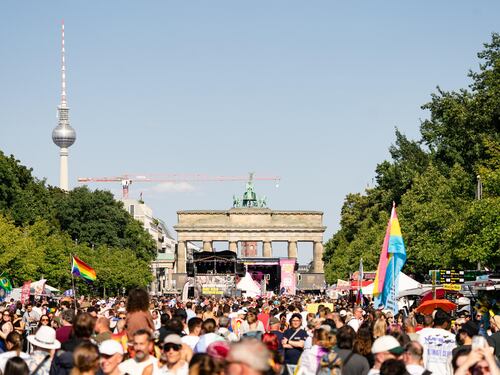 Berlino, auto sulla folla durante il Gay Pride. Diversi feriti