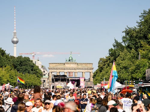 Il terrore islamista ferma il corteo gay. La sharia presenta il conto agli attivisti Lgbt
