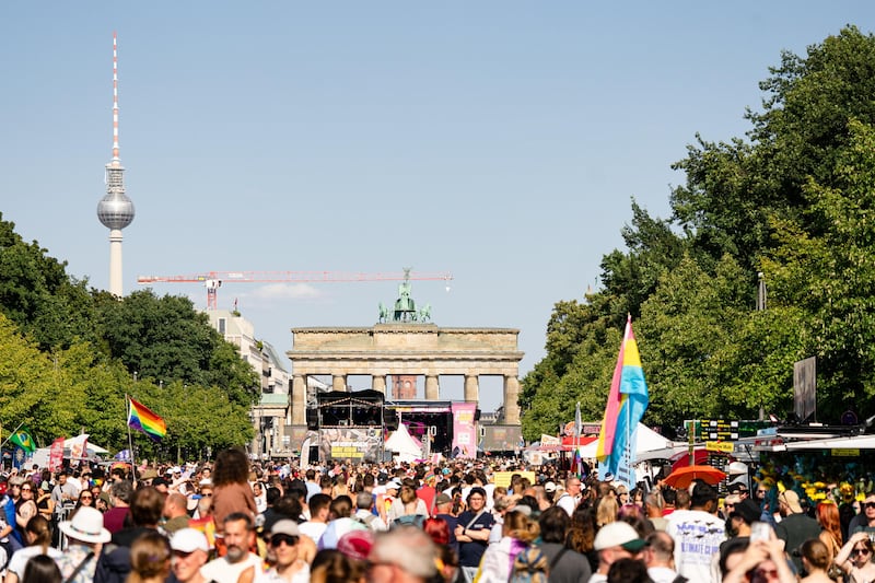 Il terrore islamista ferma il corteo gay. La sharia presenta il conto agli attivisti Lgbt