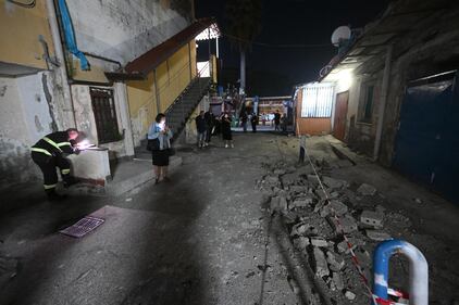 Terremoto ai Campi Flegrei, grande paura e gente in strada 7