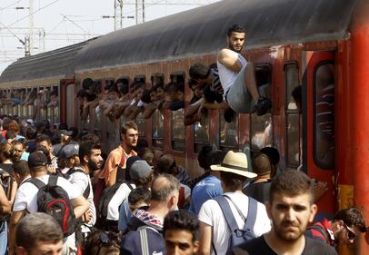 Macedonia, l'assalto dei clandestini ai treni per l'Europa 7