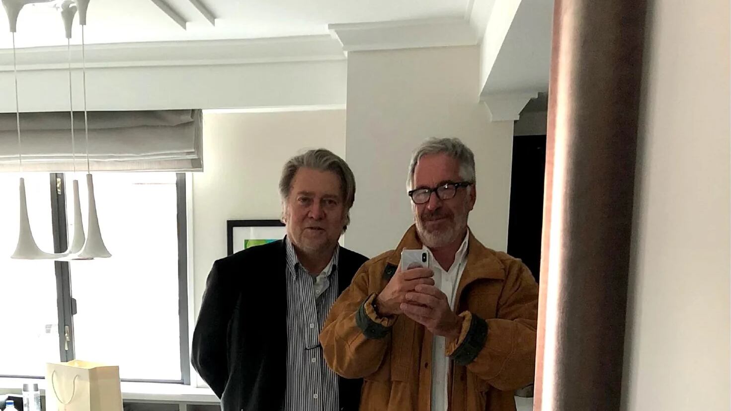 Quando Bannon corteggiò Epstein: "Abbatteremo Papa Francesco"