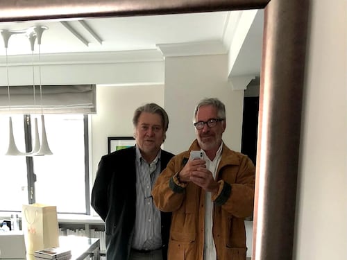 Quando Bannon corteggiò Epstein: "Abbatteremo Papa Francesco"