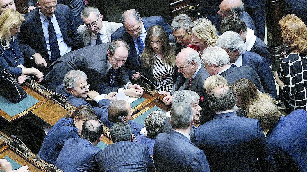 Consiglio di guerra del Pdl: la piazza pronta alla rivolta