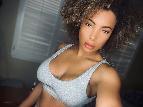 Lady Aurier manda in tilt i follower